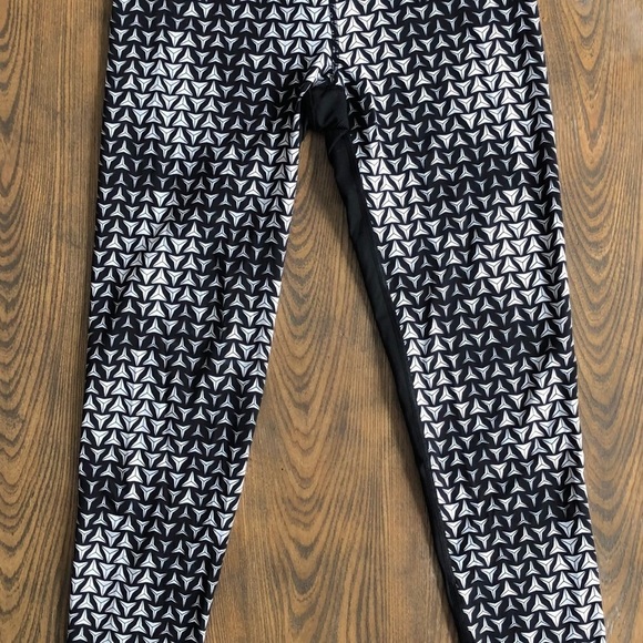 Victoria secrets sport knockout tight black SZ M - Picture 2 of 10